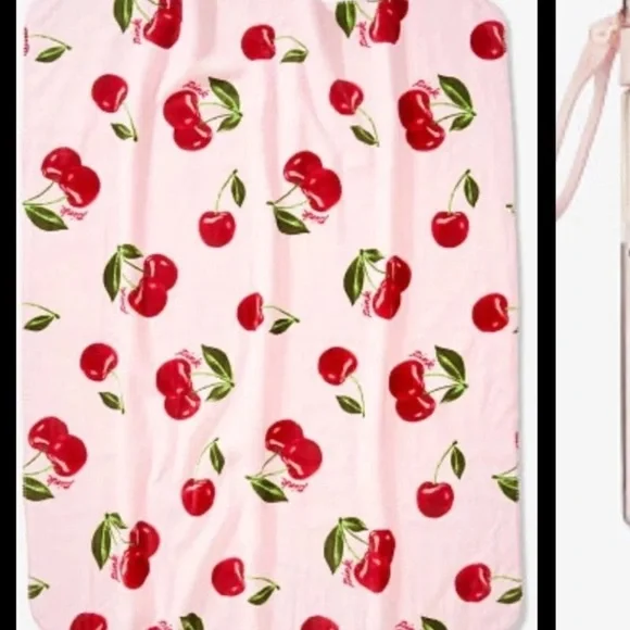 Pink vs cherrie Sherpa blanket - Picture 3 of 5